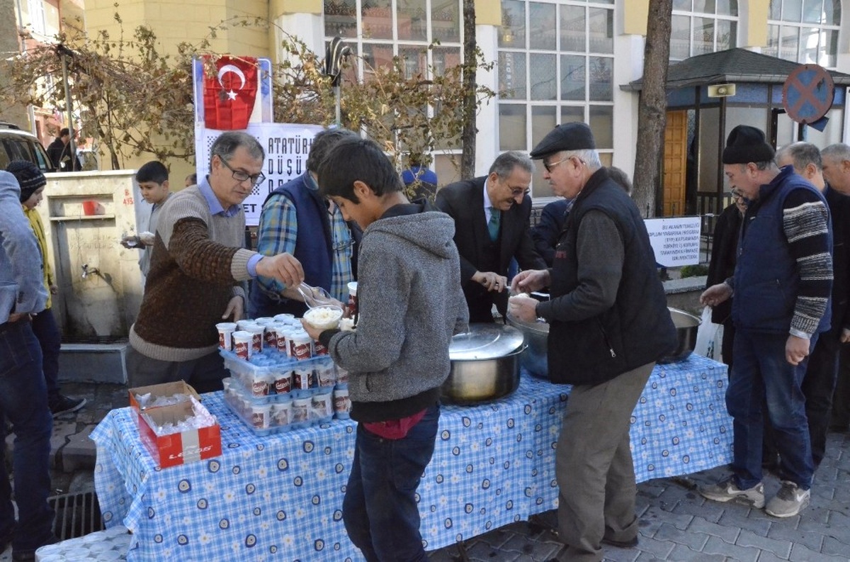 Emet Add, Atatürk ve Silah Arkadaşları İçin Mevlit Okuttu