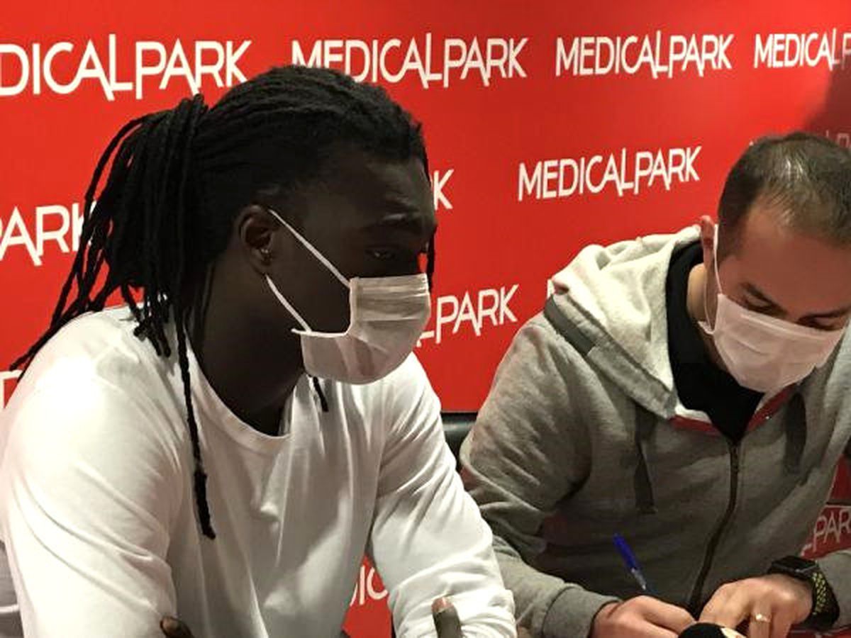 Galatasaraylı Gomis, Kanser Hastası Çocukları Ziyaret Etti