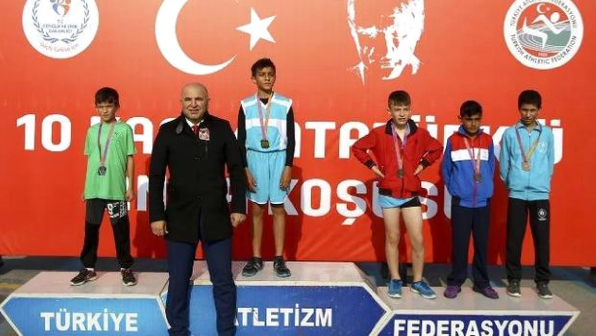 Genç Atletler Atatürk İçin Koştu!