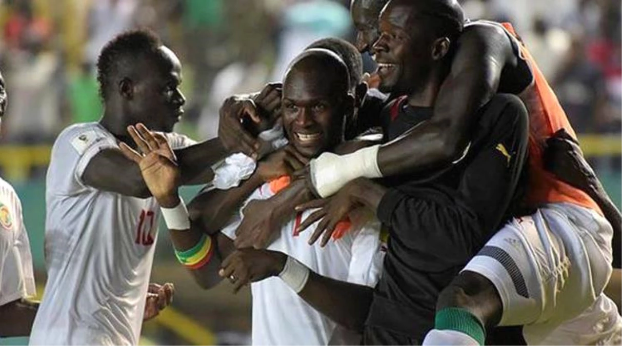 Güney Afrika\'yı 2-0 Yenen Senegal, 16 Yıl Sonra Dünya Kupasında