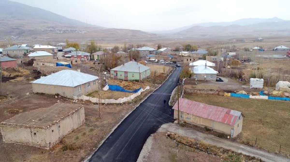 İran Sınırındaki Yollar Asfaltlandı