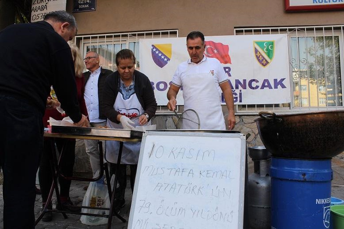 İzmir Bosna Sancak Derneği Atatürk İçin Lokma Döktürdü