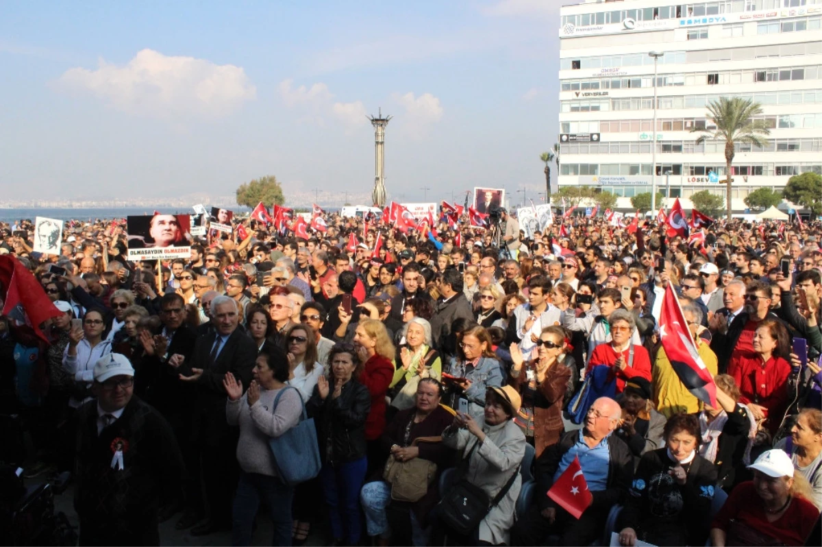 İzmir\'de Binler "Ata\'ya Saygı Yürüyüşü"Nde