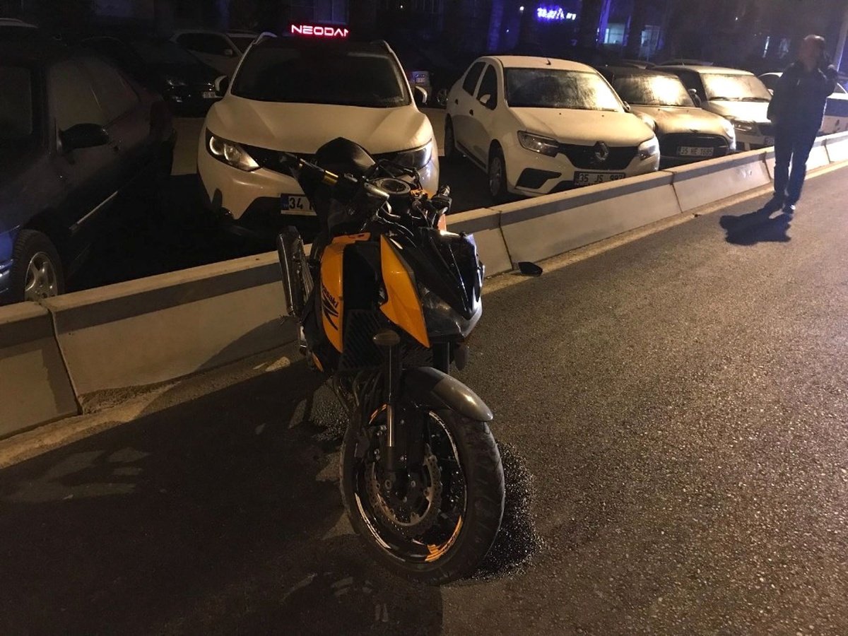 İzmir\'de Trafik Kazası: 1 Ölü, 1 Ağır Yaralı