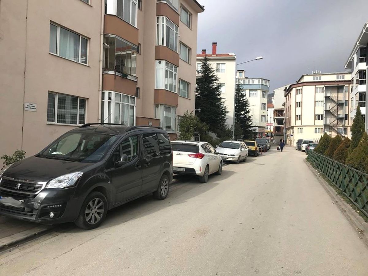 Kaldırımlara Yapılan Araç Parklarının Önüne Geçilemiyor