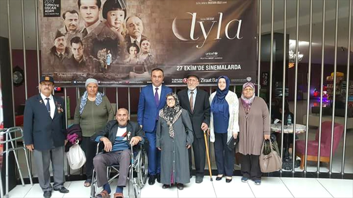 Kaymakam Soytürk Gazilerle \'Ayla\' Filmini İzledi