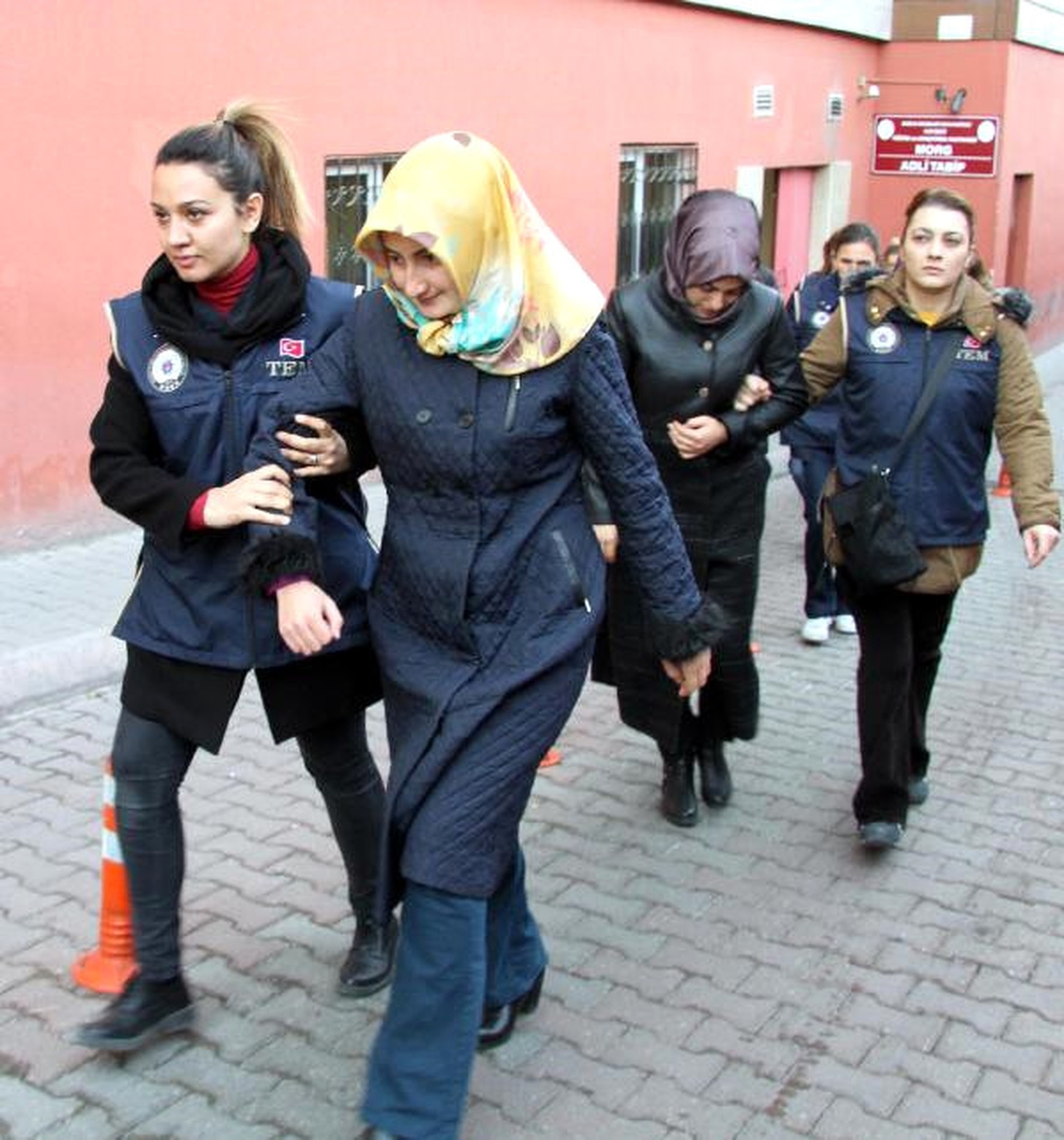 Kayseri\'de Fetö Şüphelisi 7 Kadın Adliyede