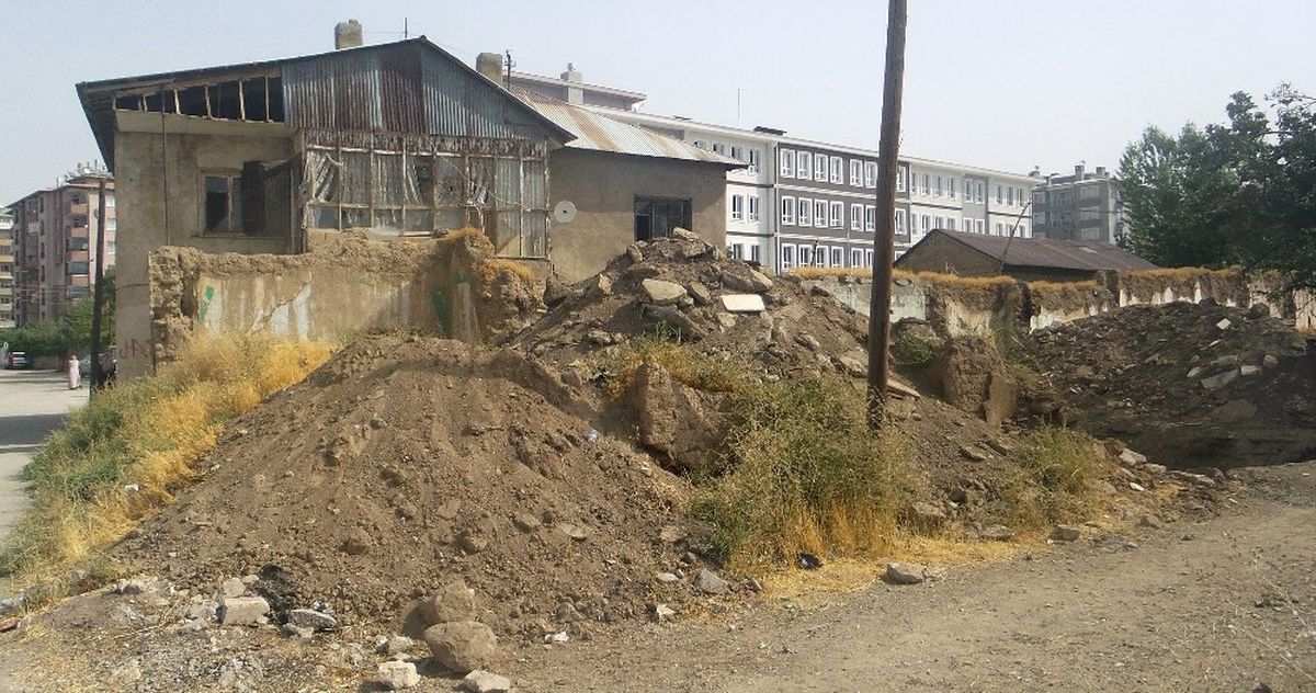 Kent Estetiğini Bozan 83 Yapı İçin Yıkım Çalışması