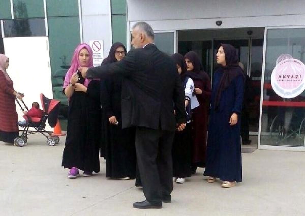 Kuran Kursunda, 11 Kız Öğrenci Yemekten Zehirlendi