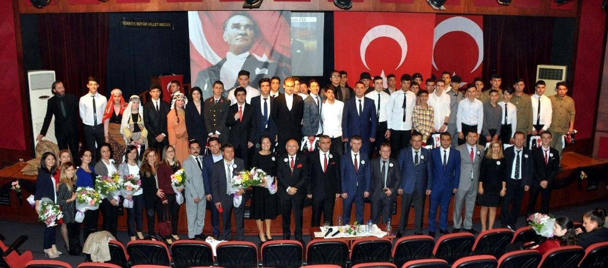 Meslek Liseliler Ata\'larını Andı