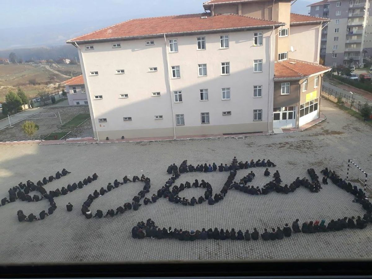 Öğrenciler Atatürk\'ün İmzasını Oluşturdu