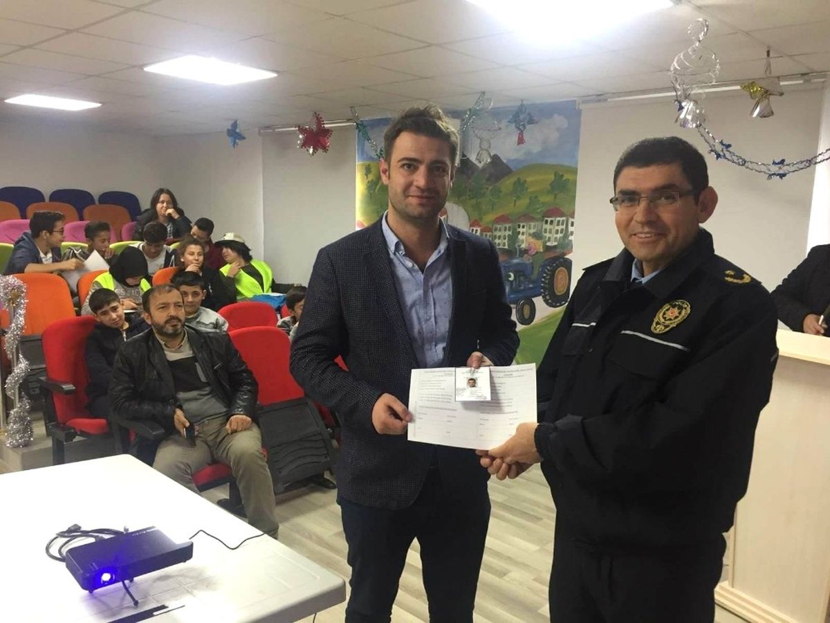 Öğrenciler, Trafik Kuralı İhlali Yapan Sürücülere Ceza Kesebilecek