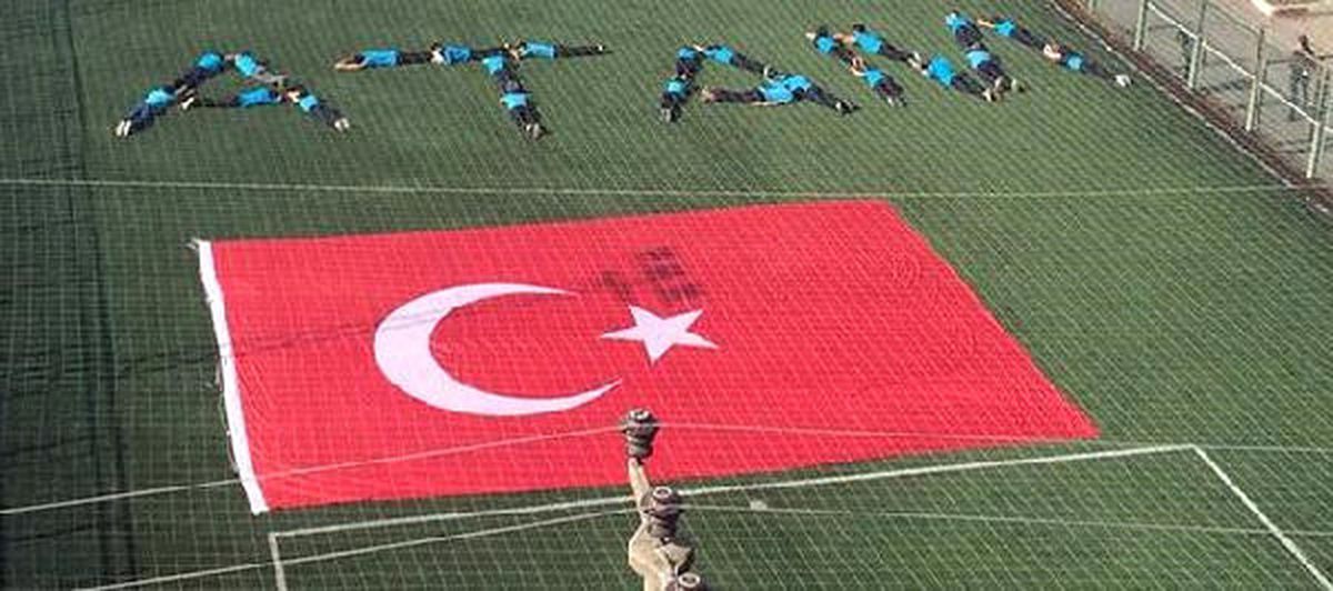 Öğrencilerin Atam Koreografisi Beğenildi