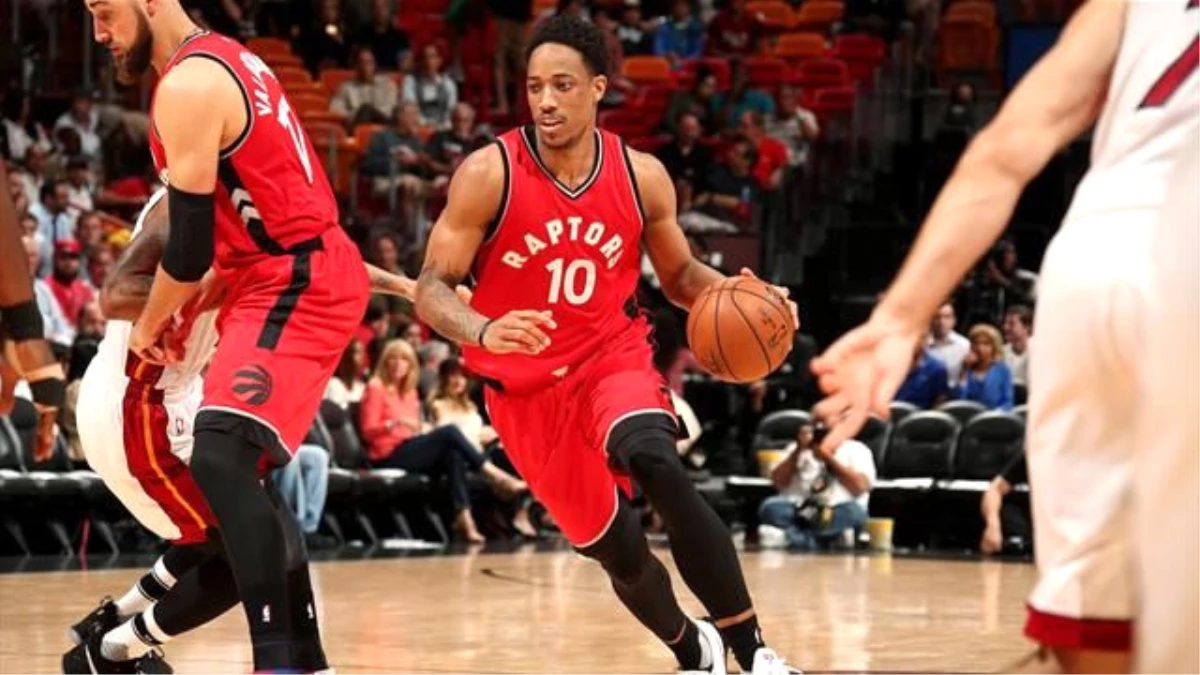 Raptors\'ı Galibiyete Derozan Taşıdı