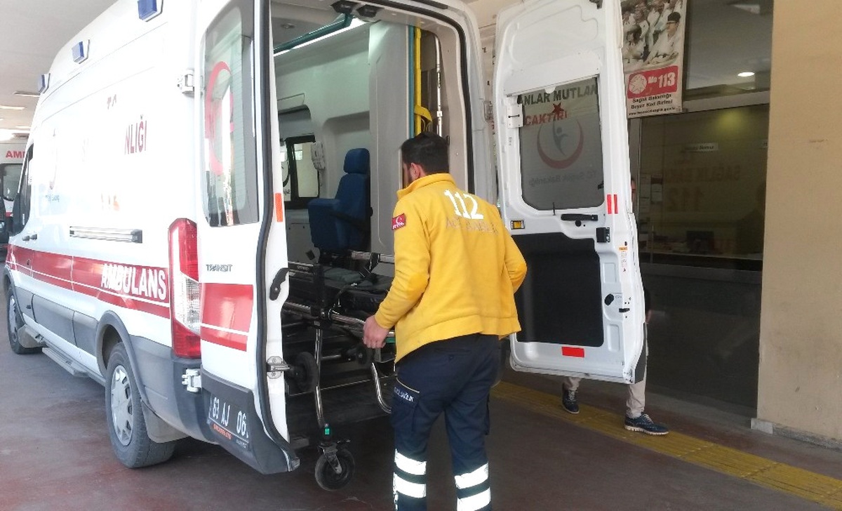 Şanlıurfa\'da Yol Kenarında Bekleyenlerin Üzerine Ateş Açıldı: 4 Yaralı