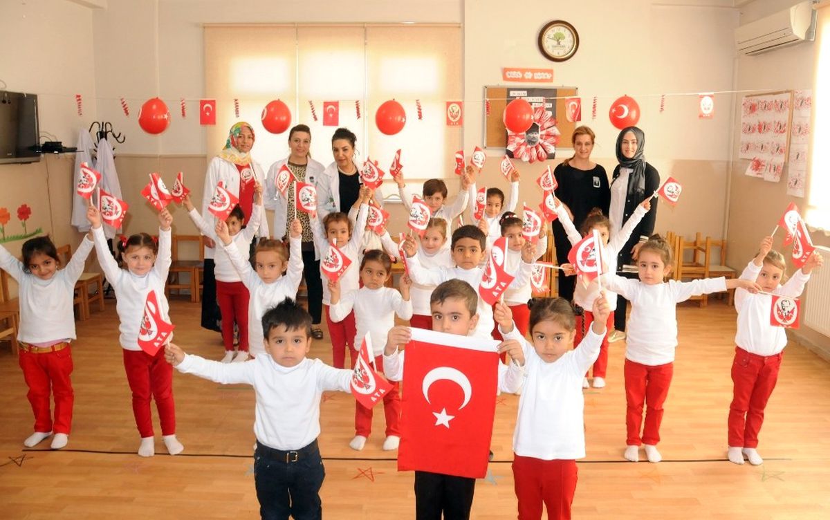 Şehitkamilli Minikler Atatürk\'ü Andı