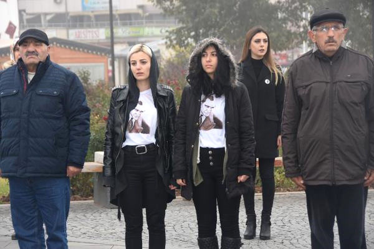 Sivas\'ta Eksi 2 Derecede Ata\'ya Saygı