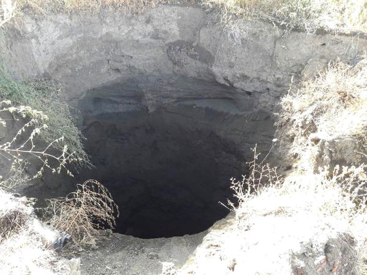 Tarlada Oluşan Çöküntü Korkuttu