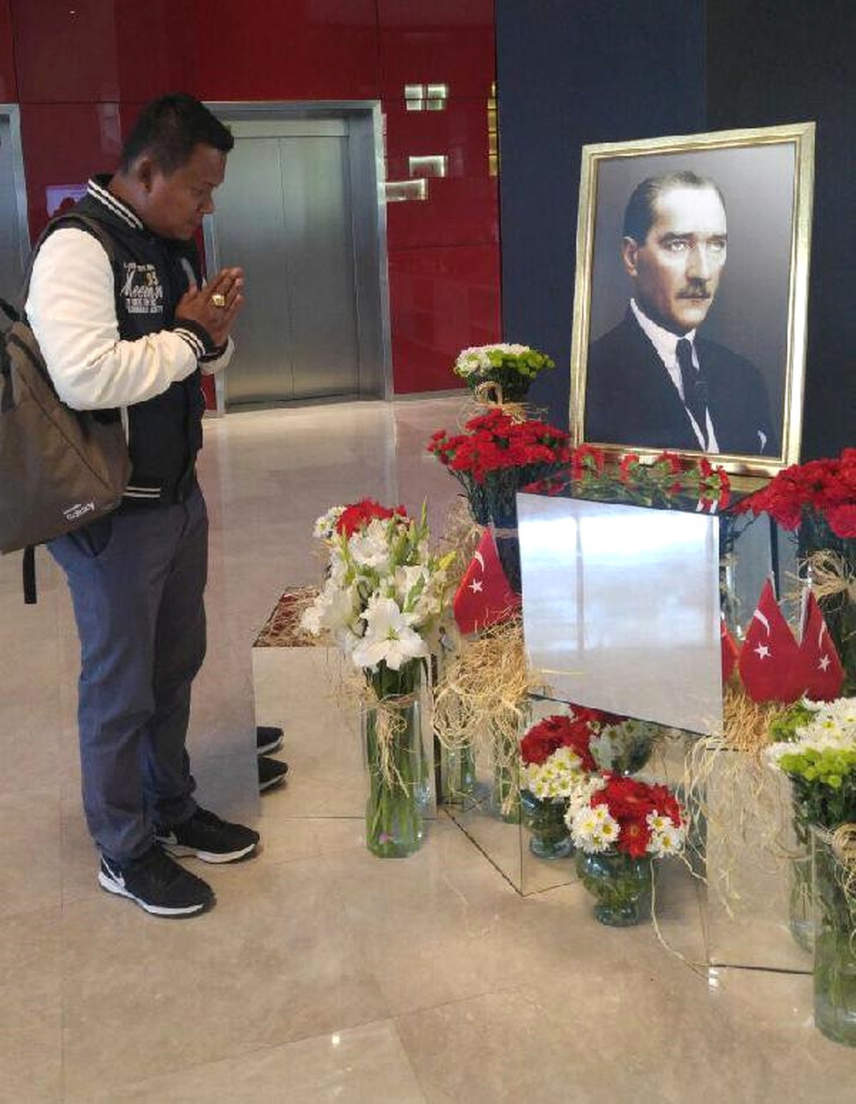 Taylandlı Turistler de Atatürk\'ü Andı