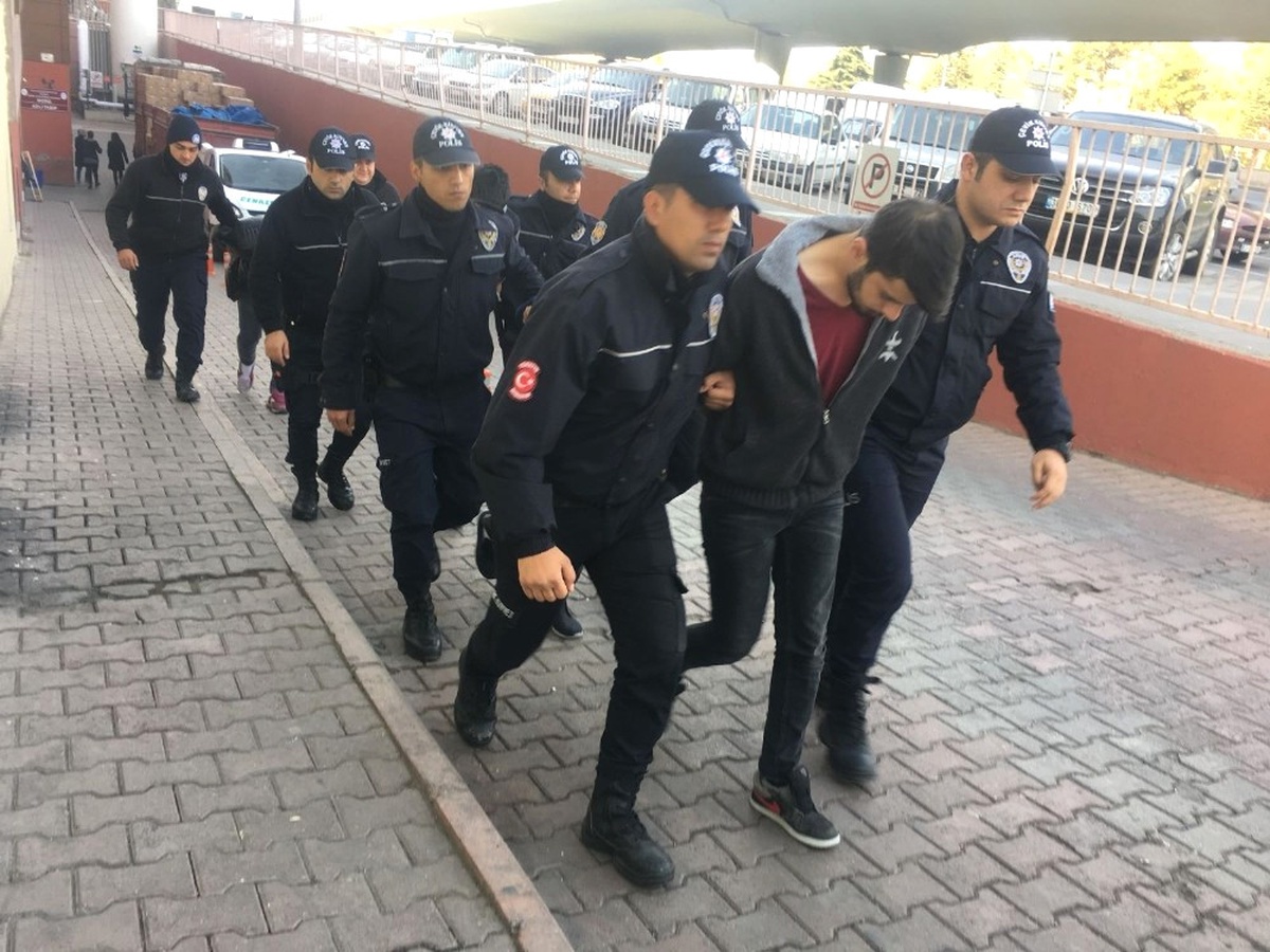 Uyuşturucudan Gözaltına Alınan 4 Kişi Adliyeye Sevk Edildi