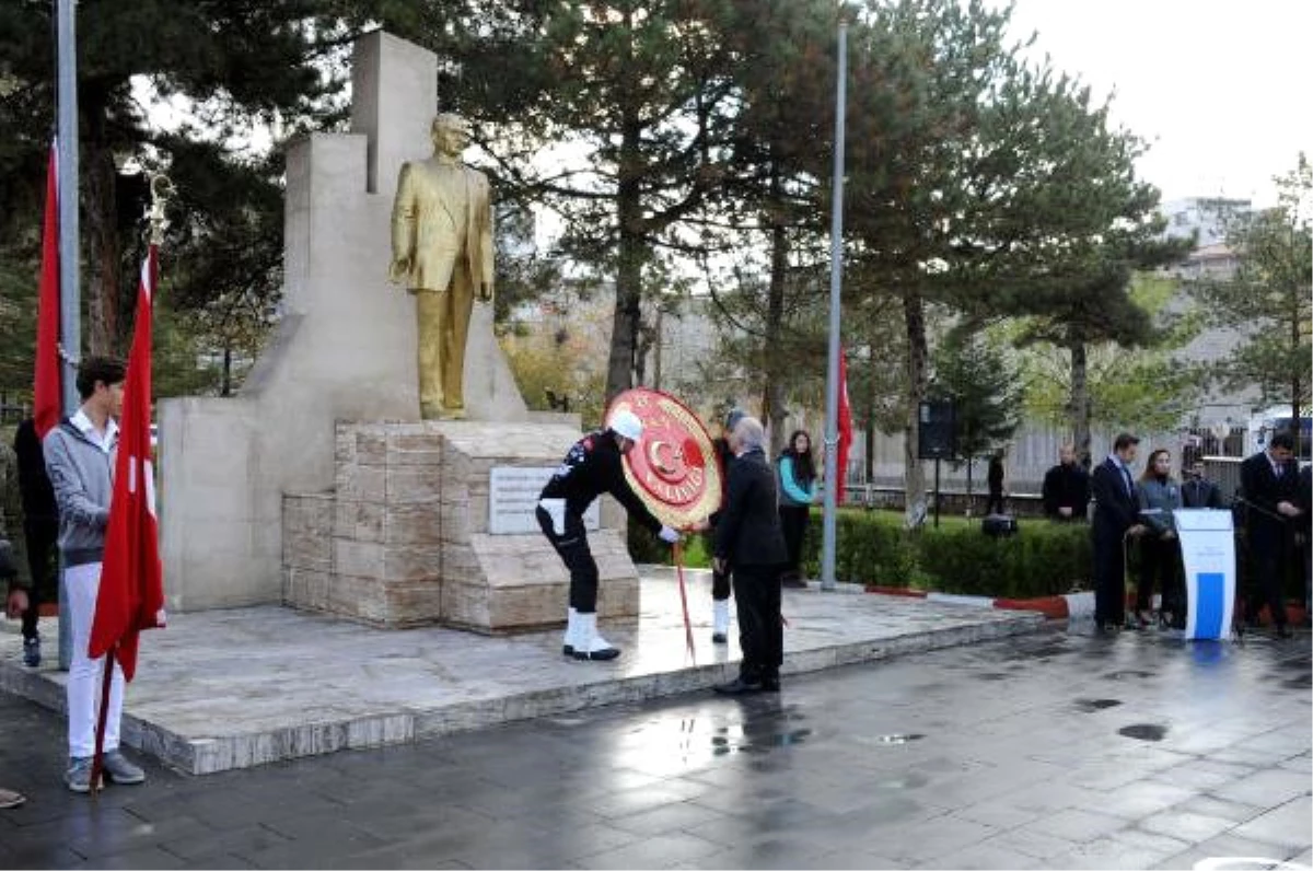Van, Hakkari ve Bitlis\'te, Atatürk Anıldı