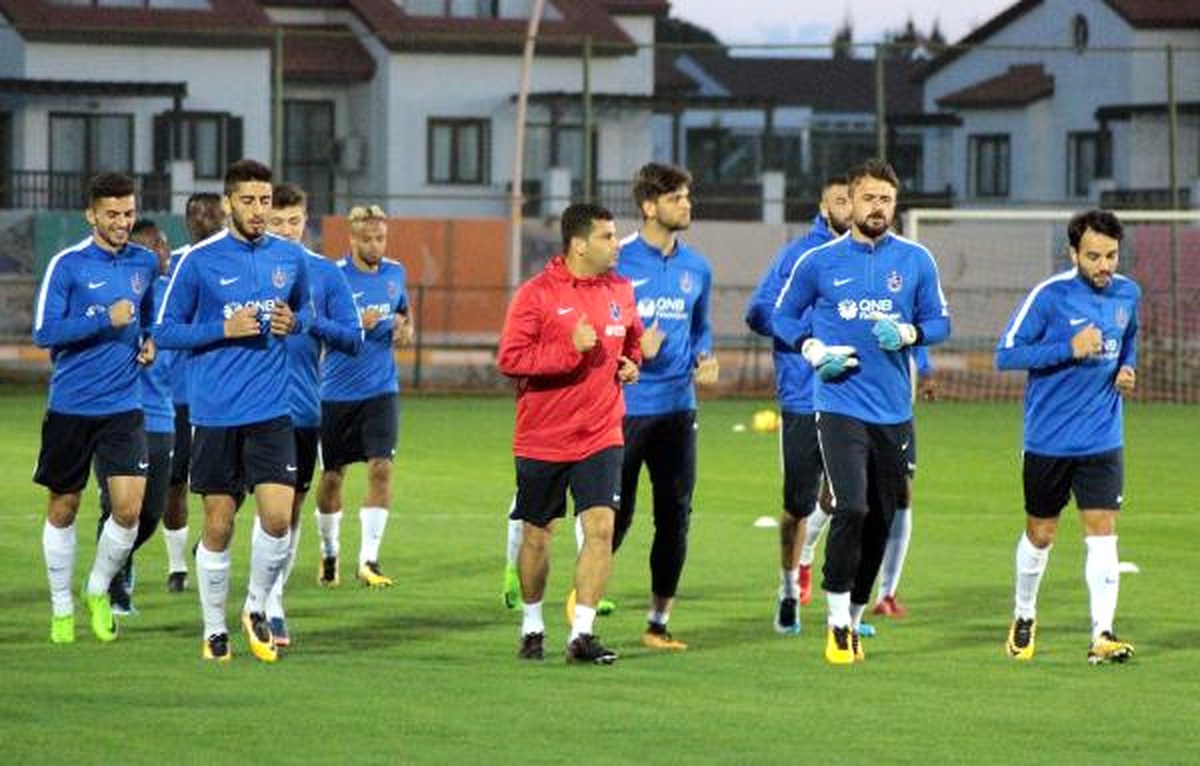 Volkan Şen ile Hugo Rodallega Akşam Antrenmanında Dostluk Pozu Verdi