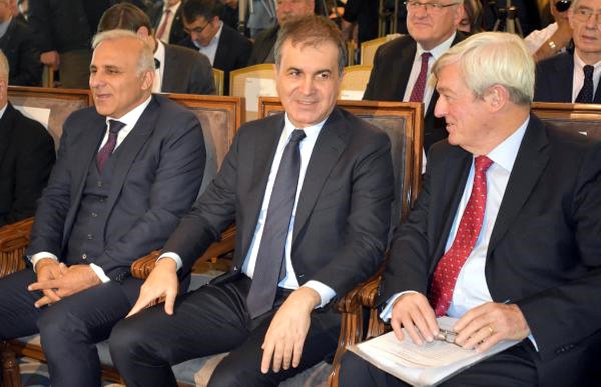 Bakan Çelik, Van\'da Düzenlenen Helsinki Zirvesi\'ne Katıldı (2)