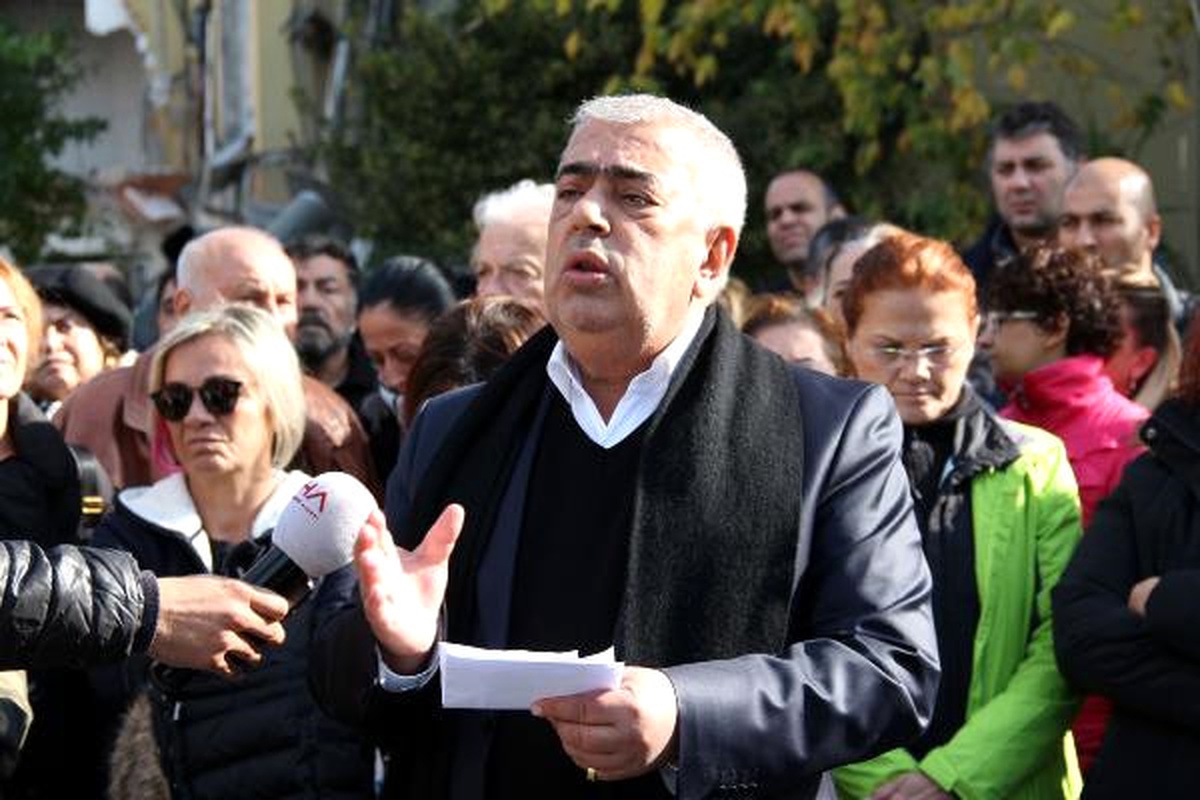 Bakırköy\'deki Spor Vakfı Binasının Yıkılması Protesto Edildi