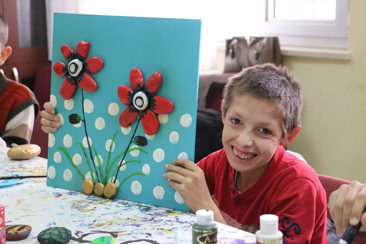 Çakıl Taşları, Engelli Öğrencilerin Ellerinde Hayat Buluyor