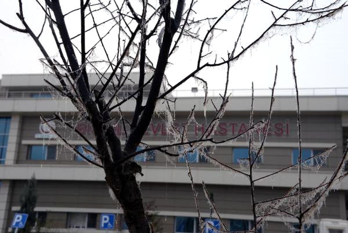 Çırçır Fabrikalarının Yanında Bulunan Hastaneye Pamuk Yağıyor