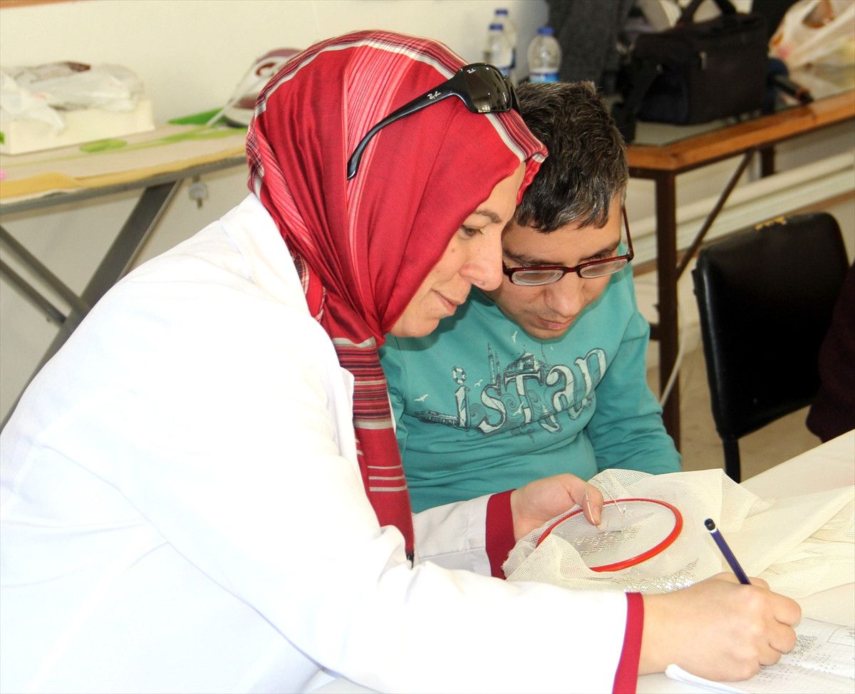 Engelleri Tel Kırma Sanatıyla Aşıyorlar