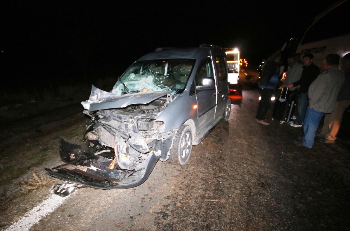 Hüyük\'te Zincirleme Trafik Kazası: 2 Yaralı