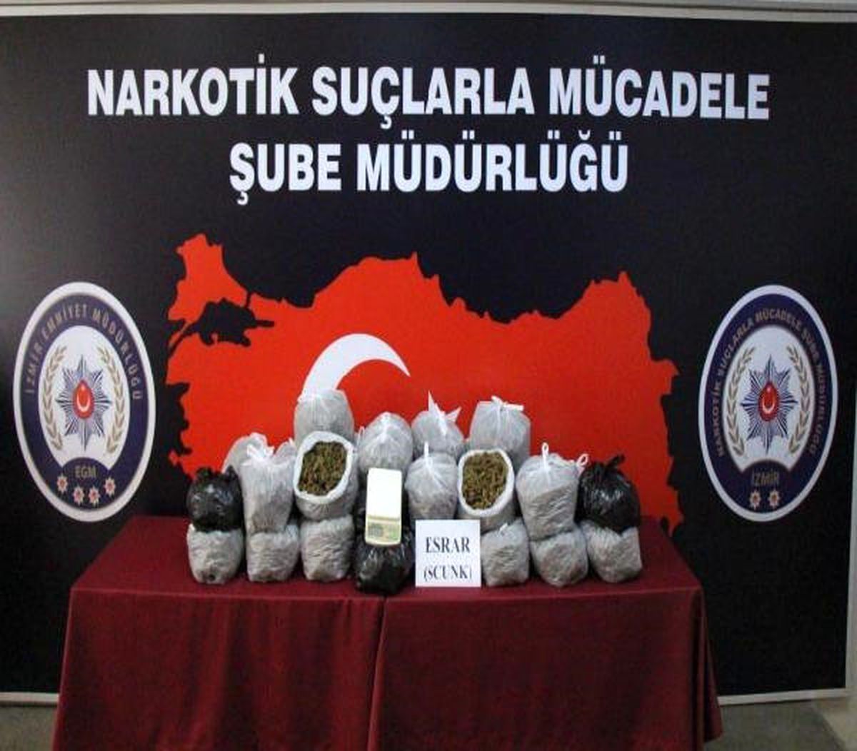 İzmir\'de 33 Kilo Esrar Ele Geçirildi
