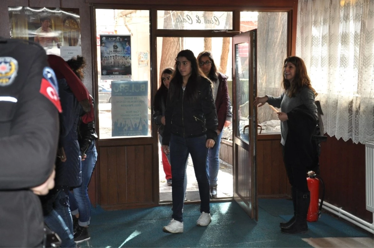 Kars\'ta, 265 Öğrenci \'Ayla\' Filmiyle Sinemayla Tanıştı