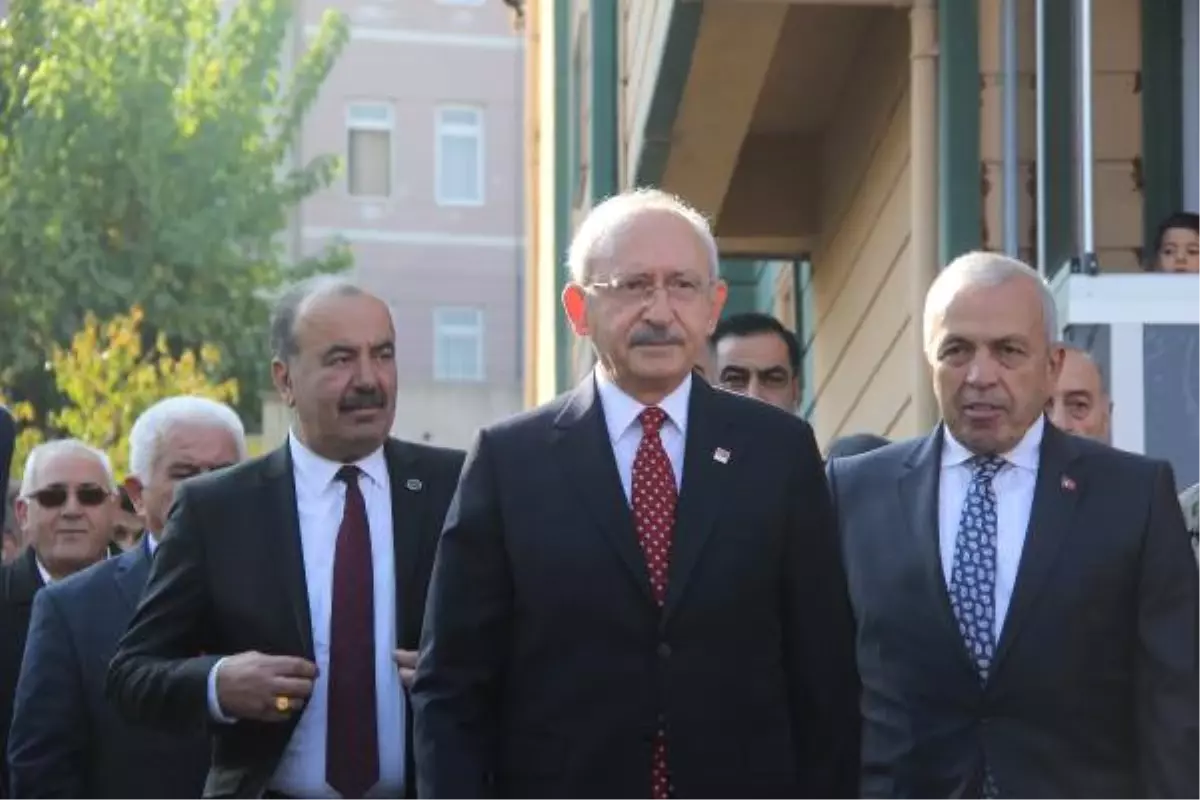 Kılıçdaroğlu, Bursa\'da Şehit Ailesini Ziyaret Etti