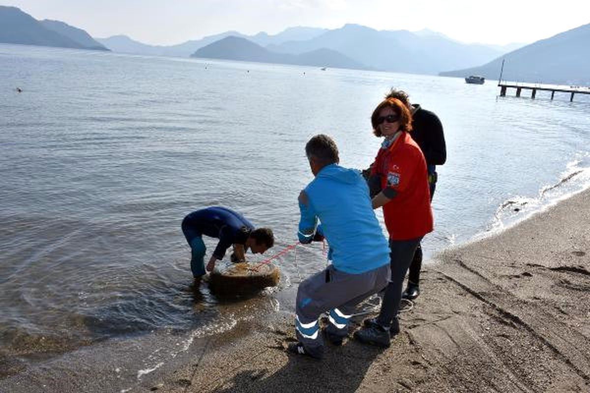 Marmaris\'te Kıyı ve Deniz Dibi Temizliği