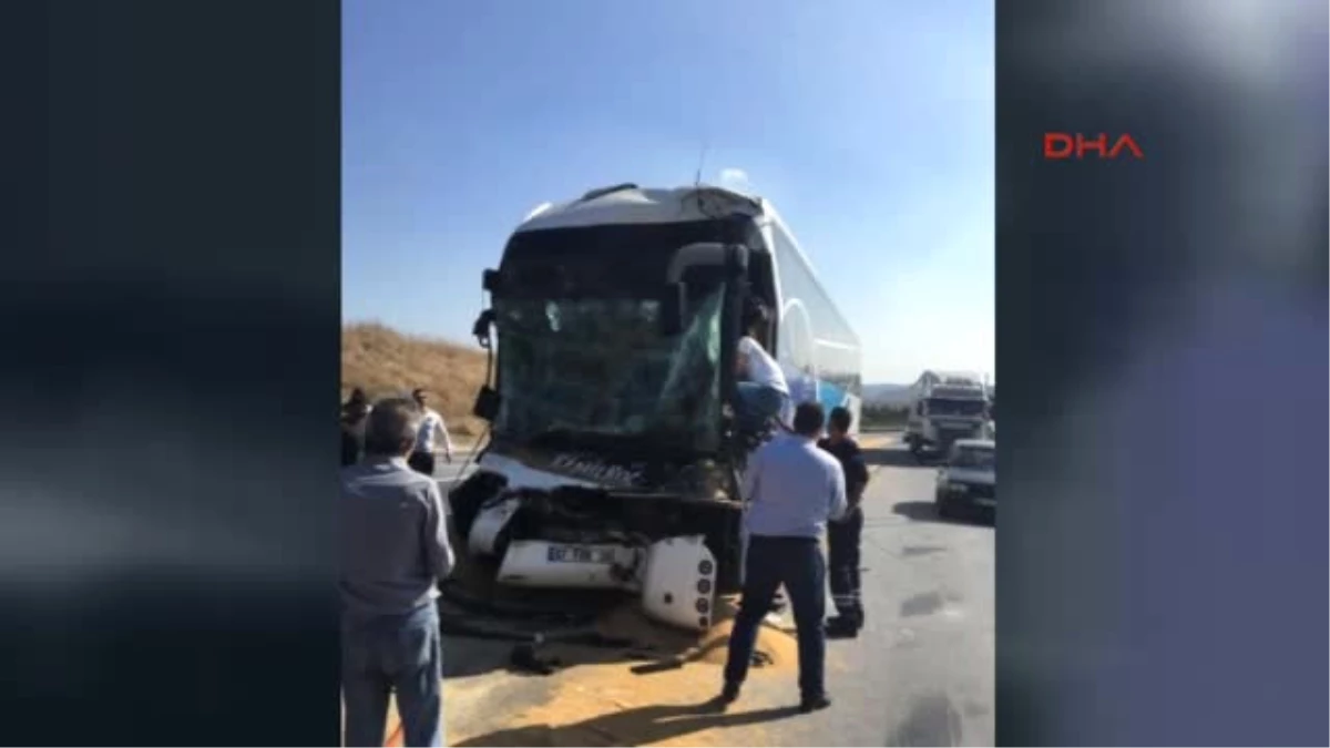 Mersin\'de Trafik Kazası : 1 Kişi Öldü, 9 Kişi Yaralandı