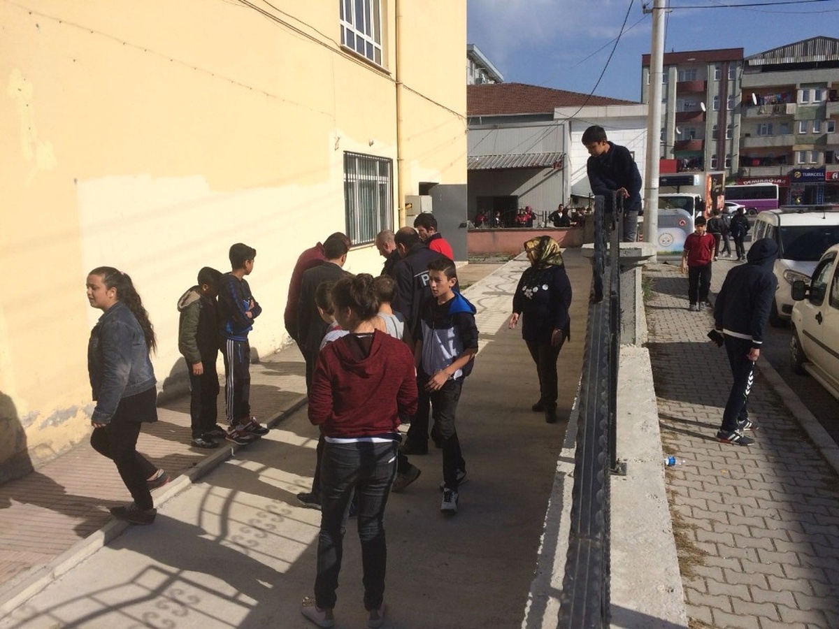 Okuldan Kaçmak İsteyen Öğrenci İkinci Kattan Düştü
