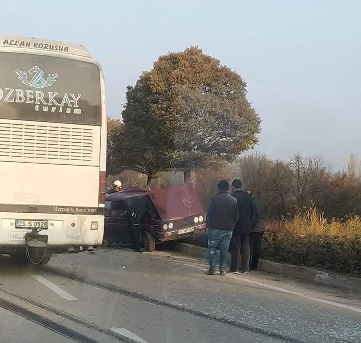 Otobüs ile Otomobil Çarpıştı: 1 Yaralı