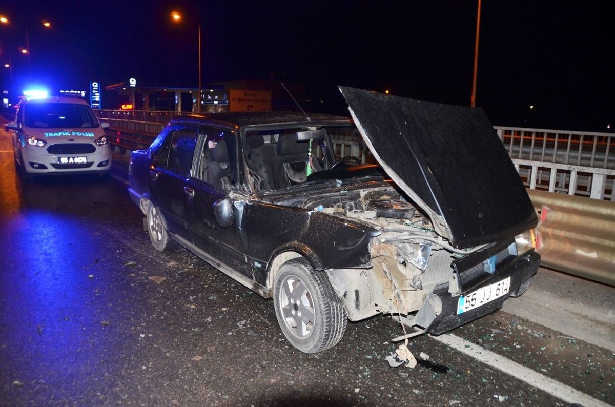 Otomobil Traktöre Çarptı : 1 Yaralı