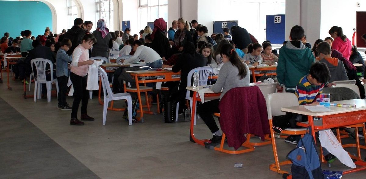 Tekden Kolejinde İngilizce Tişört Boyama Etkinliği Yapıldı