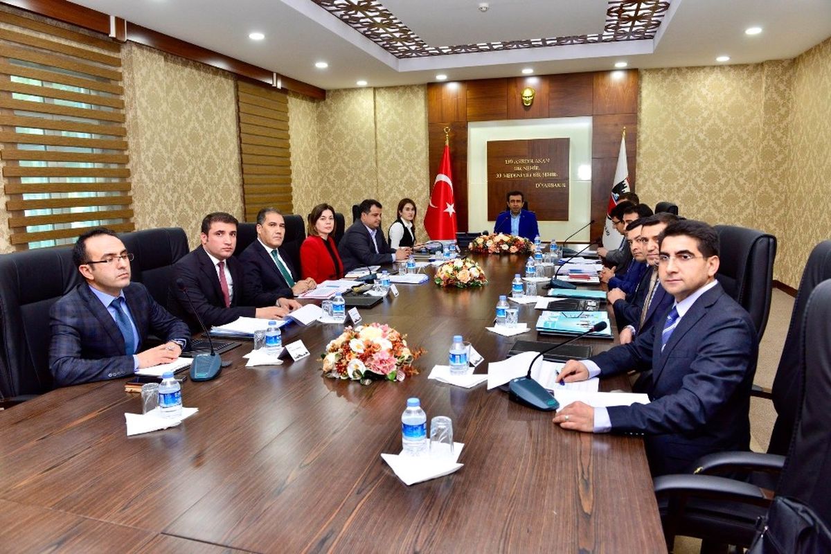Vali Güzeloğlu, Genel Projeler Toplantısına Başkanlık Etti