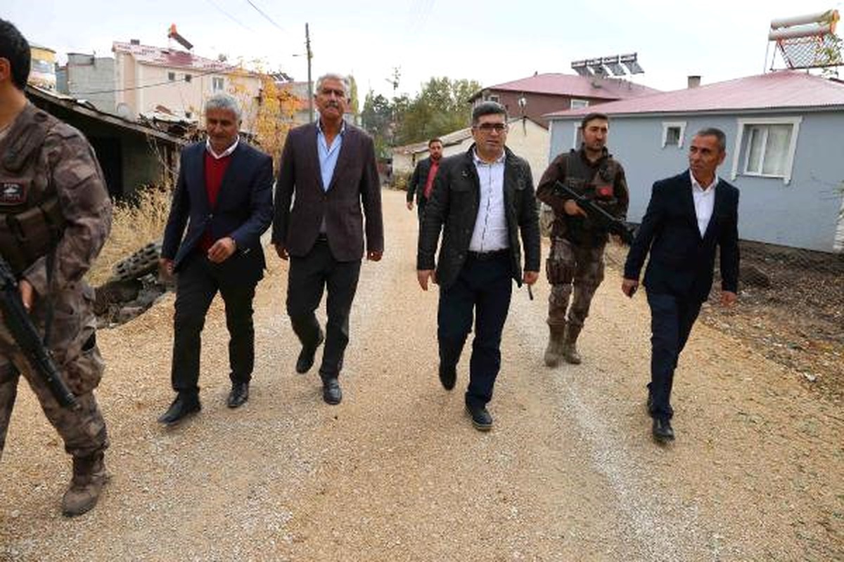 Varto\'da Hendeklerin Kazıldığı, Bombaların Patlatıldığı Çukurlar Asfaltla Kaplandı