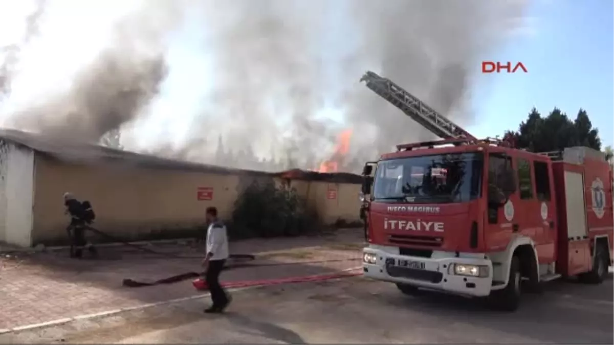 Antalya Depoda Çıkan Yangın Korkuttu