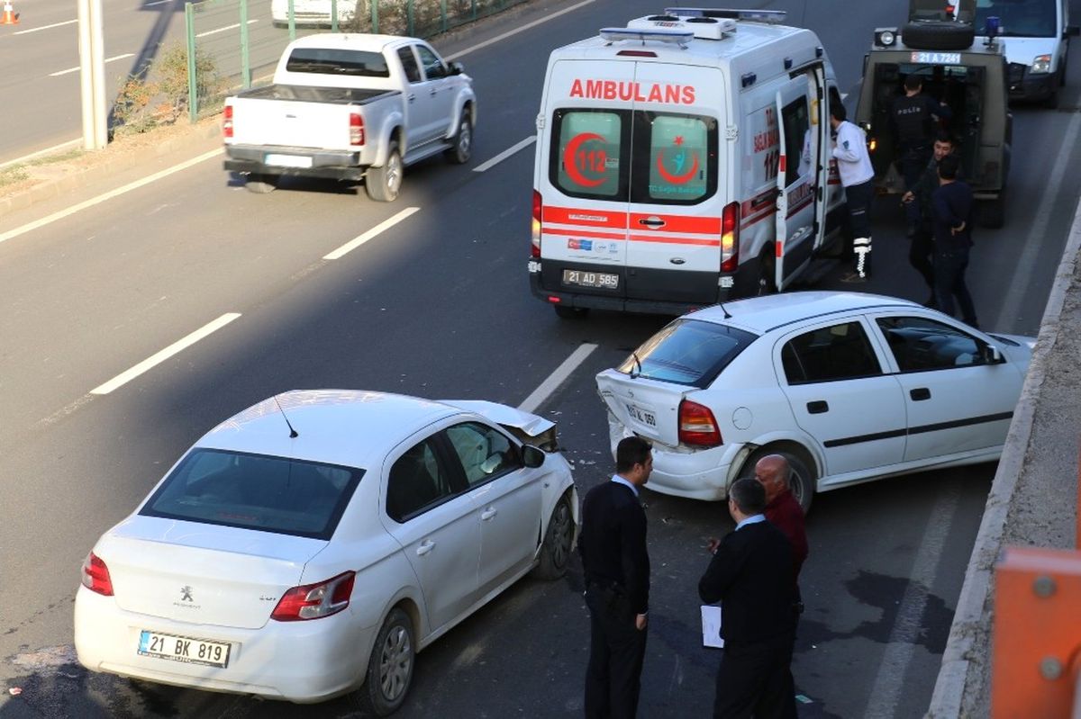 Diyarbakır\'da Trafik Kazası: 4 Yaralı