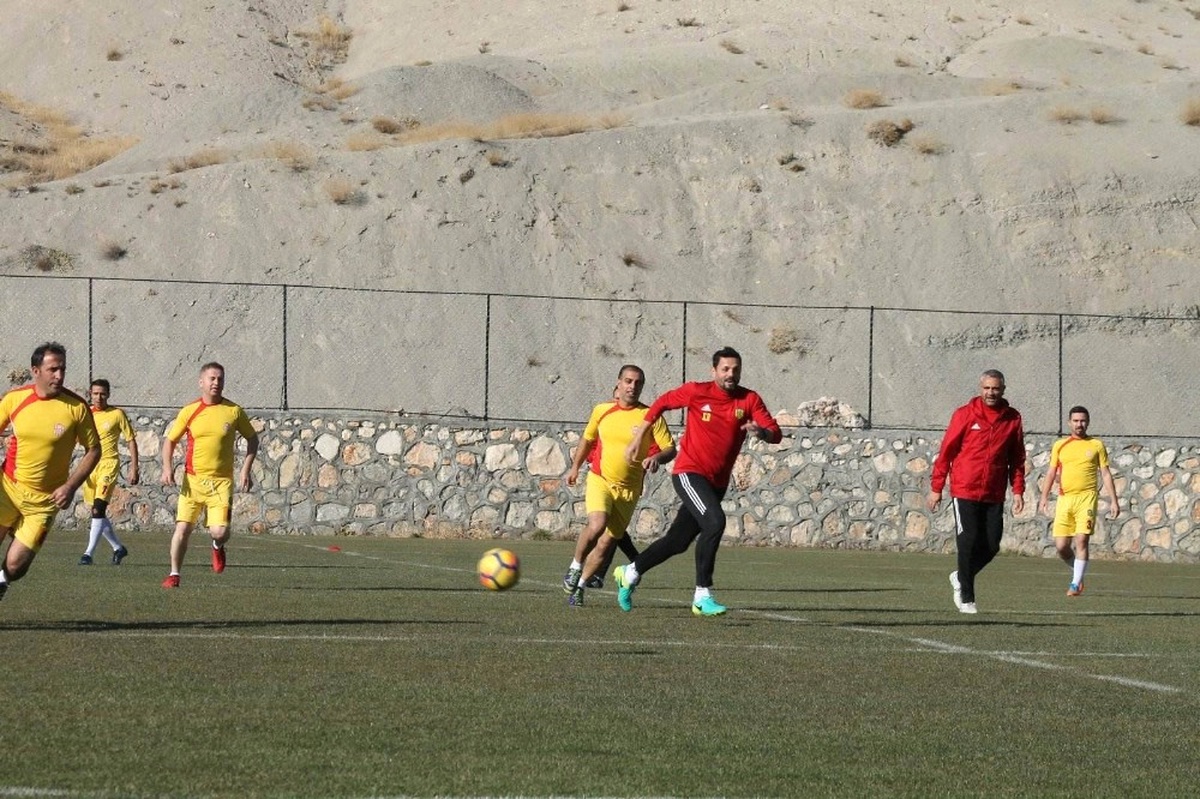 E. Yeni Malatyaspor Teknik Heyeti ile Spor Basını Yeşil Zeminde Karşılaştı