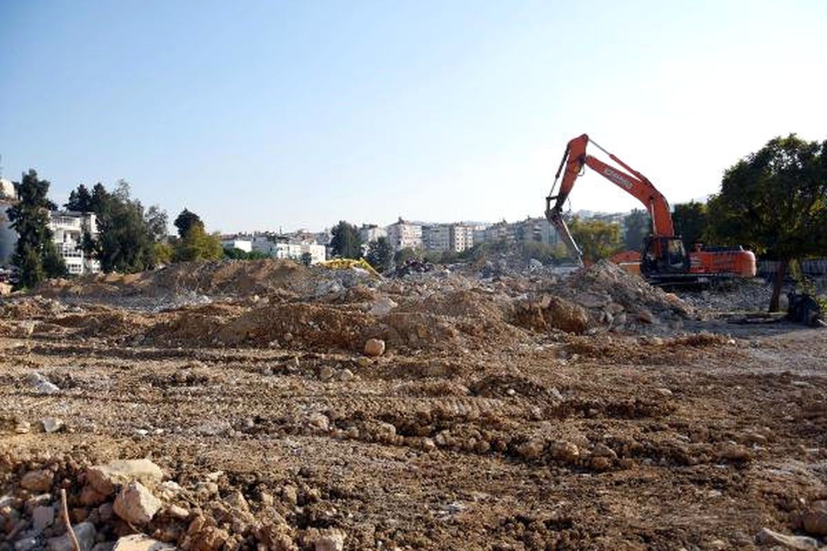 Göztepe Stadı\'ndaki Çalışmalar Sorunsuz İlerliyor
