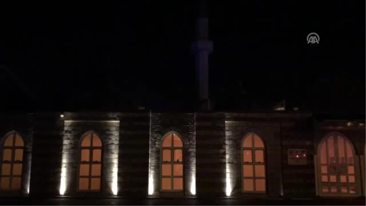 Hollanda\'daki Fatih Camisi\'nde Işık Gösterisi