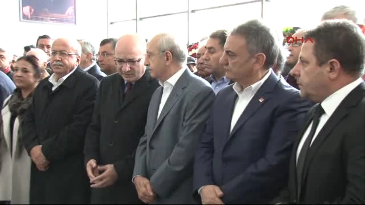 Kılıçdaroğlu, İlhan Cihaner\'in Ağabeyi Ayhan Cihaner\'in Cenaze Törenine Katıldı
