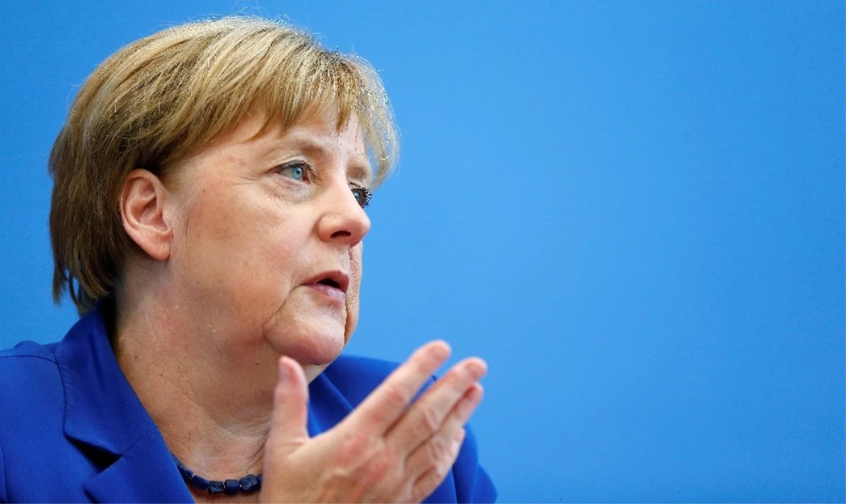 Merkel\'in Partisi Son 6 Yılın En Düşük Oy Seviyesinde